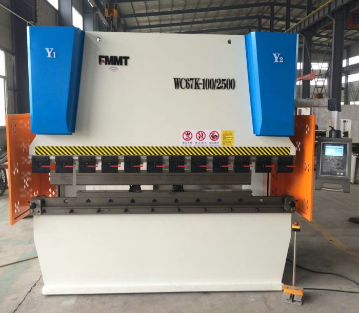 WC67K-100/2500電(diàn)液伺服數(shù)控折彎機(jī)