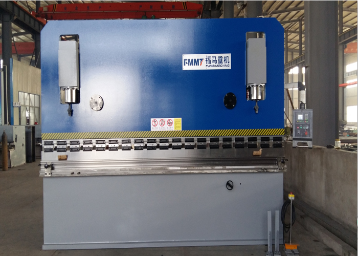 液(ye)壓闆料折(shé)彎機160T4000