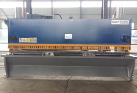 16×4000 2015款液壓閘式剪(jiǎn)闆機