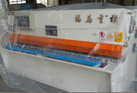 出口(kǒu)型4×2500液壓擺式剪(jian)闆機