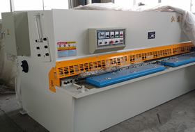 QC12Y-6*3200液壓擺式剪(jiǎn)闆機