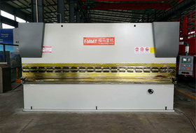 液(yè)壓闆料折(she)彎機WC67Y-100T/4000